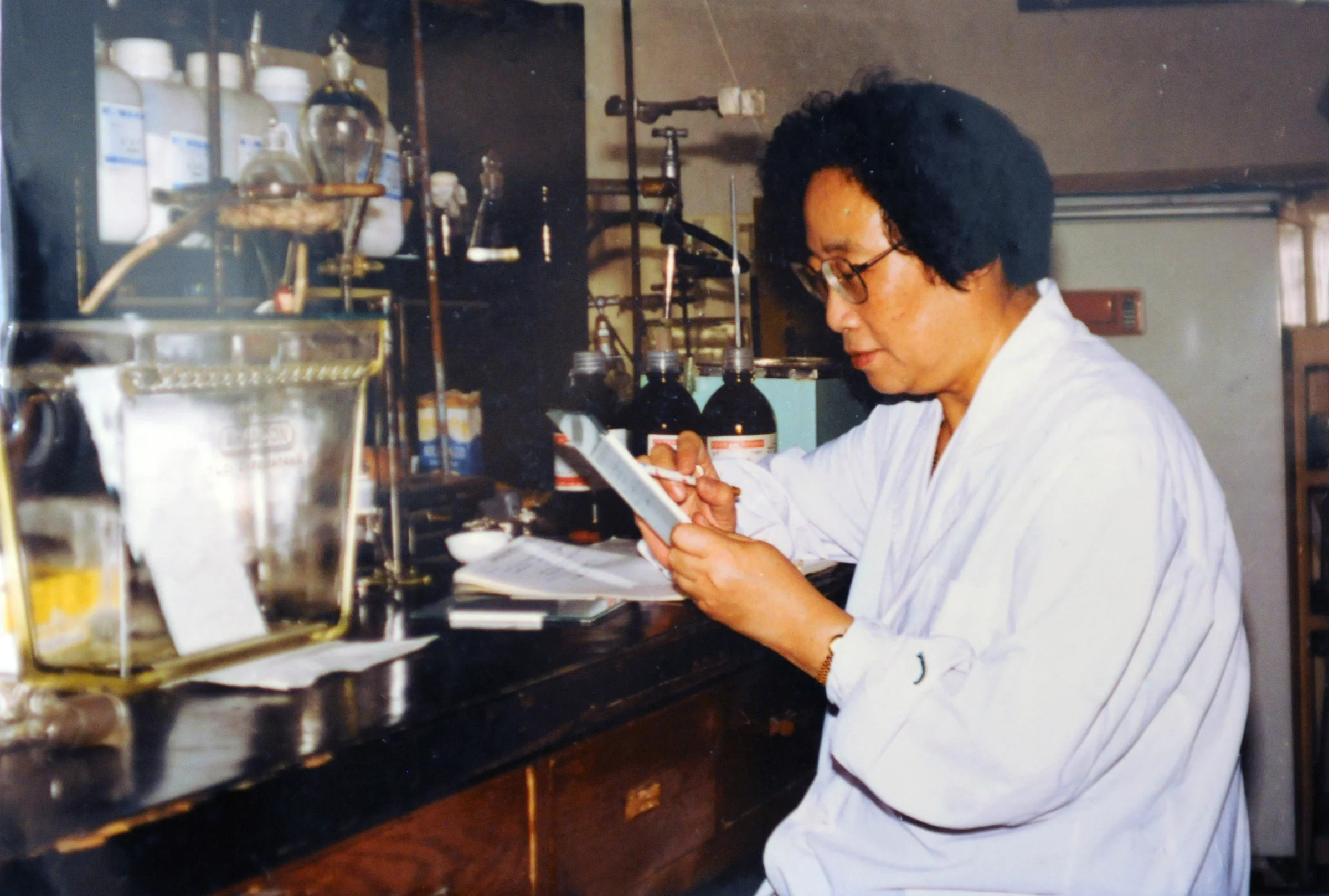 Tu Youyou: la donna che ha salvato milioni di vite con un'antica erba cinese